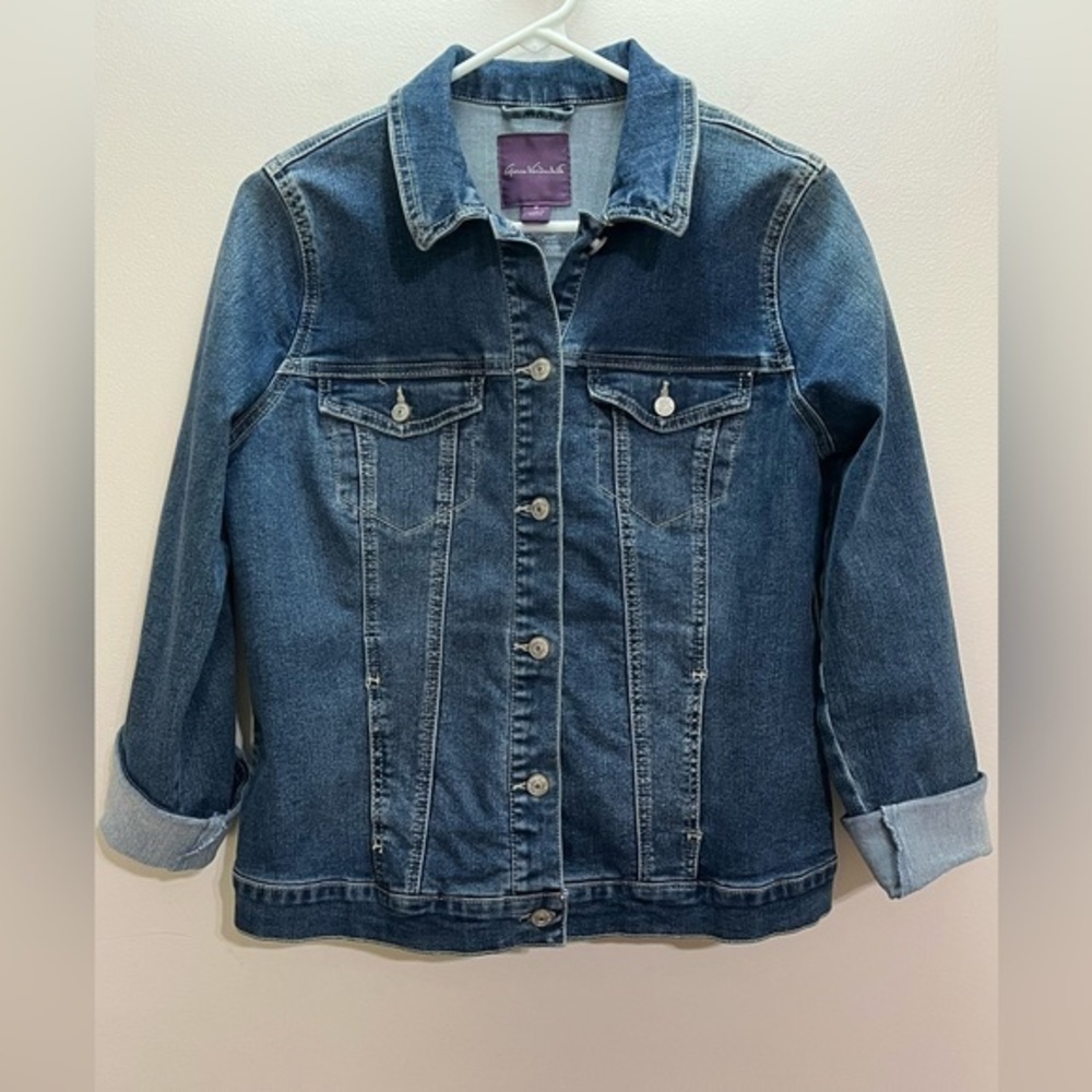 Gloria Vanderbilt Jean jacket. Dark blue. Size Medium. Super cute and in style. - Picture 1 of 3